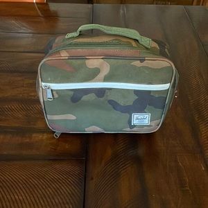 Herschel lunchbox